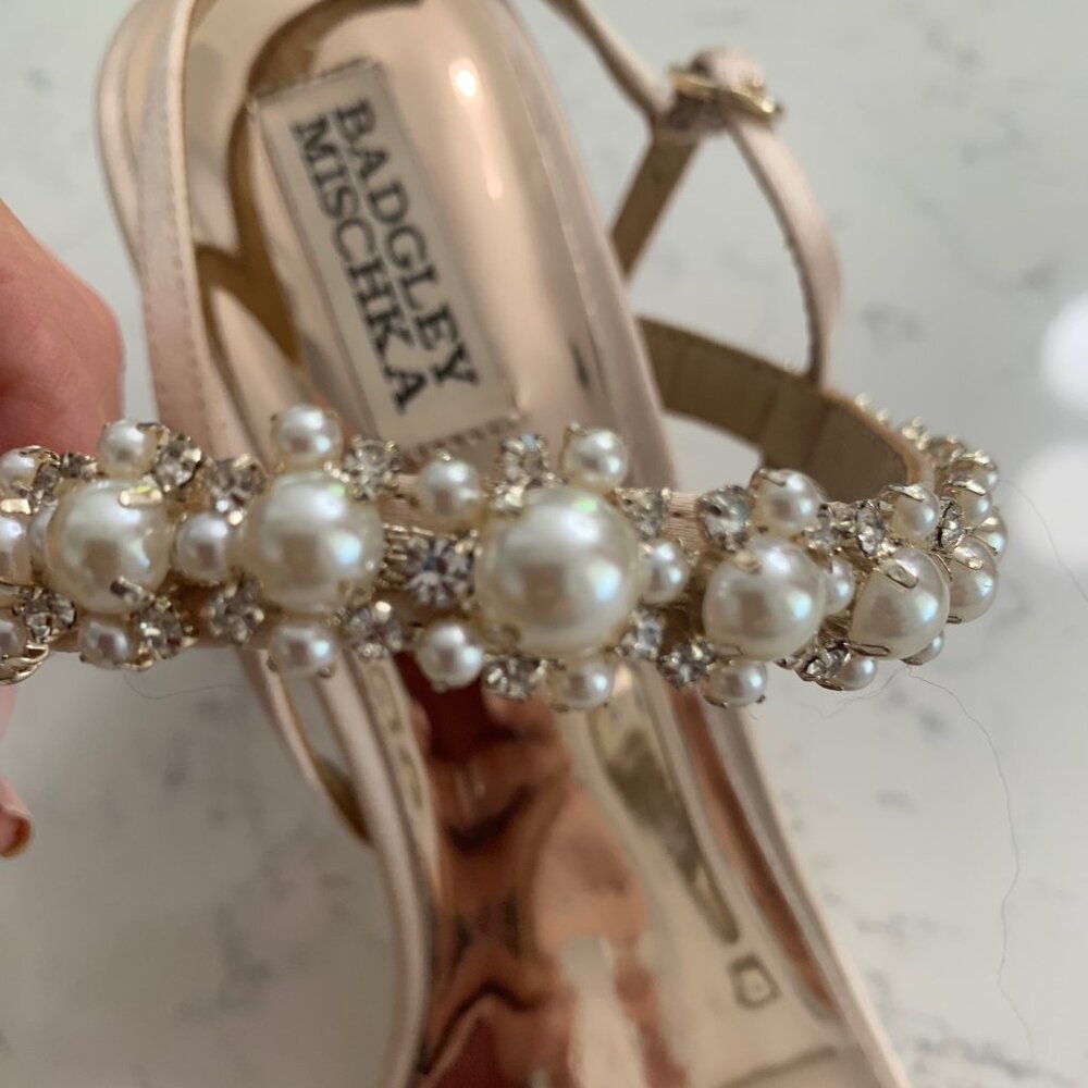 *Badgley Mischka 8.5  Natasha Nude &.satin jeweled 3inch heels box and bag